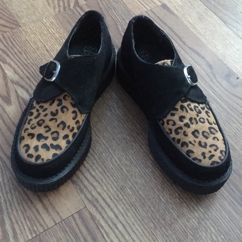 Black and print creepers